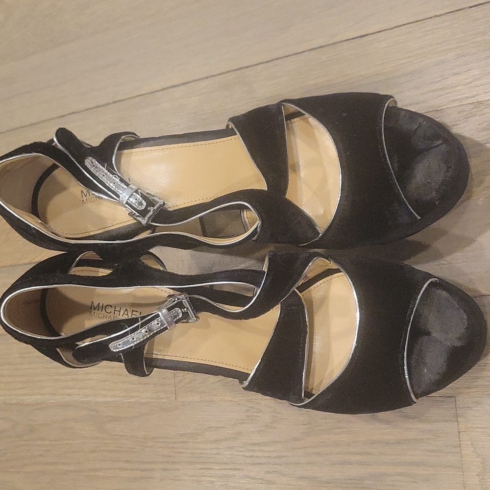 Michael kors women's Suede heel size 9.5 good condition used